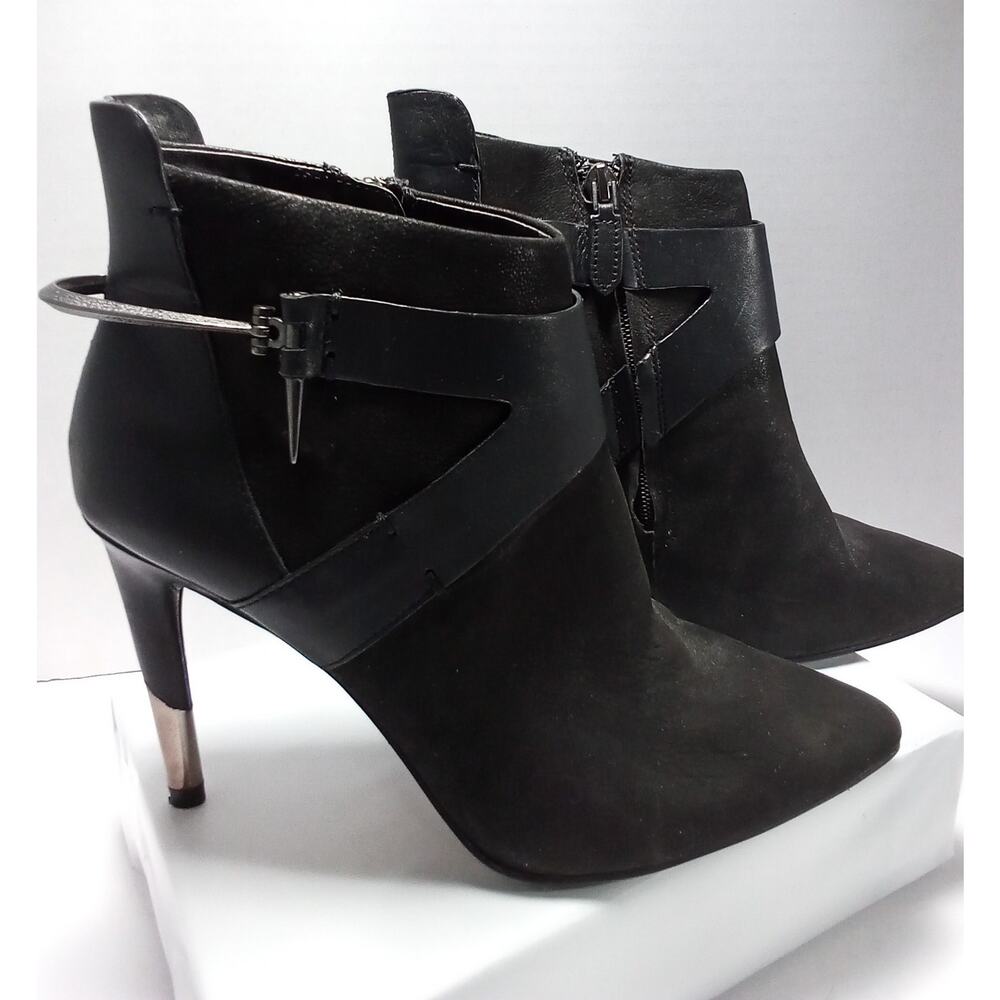 Dolce Vita Black Isleen Boots Stiletto Heels Side Zipper Ankle Boots Size 7.5